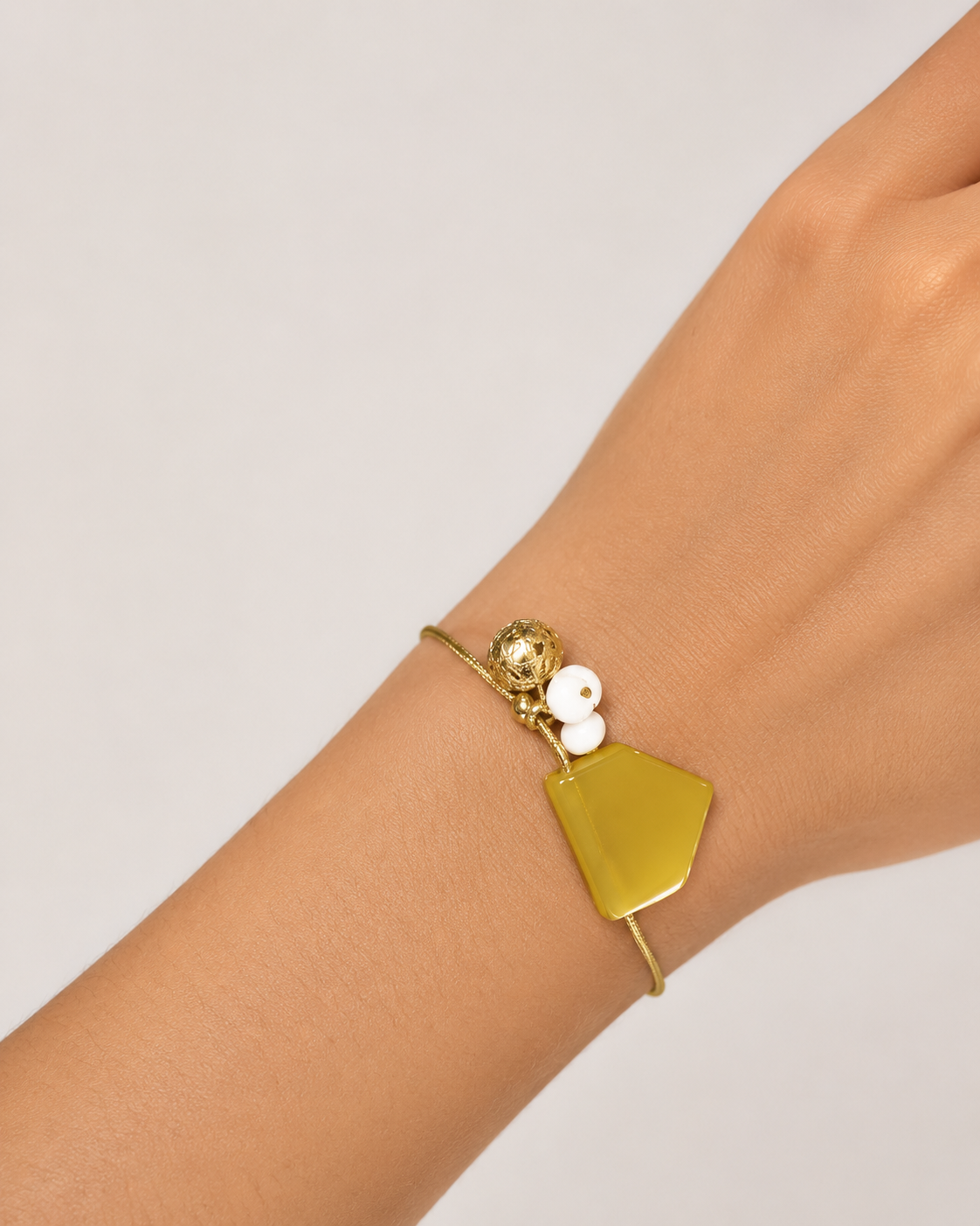 Pulseira Sadie pedra Ágata amarela, cristais rosa bebê e metais banhados em ouro 1