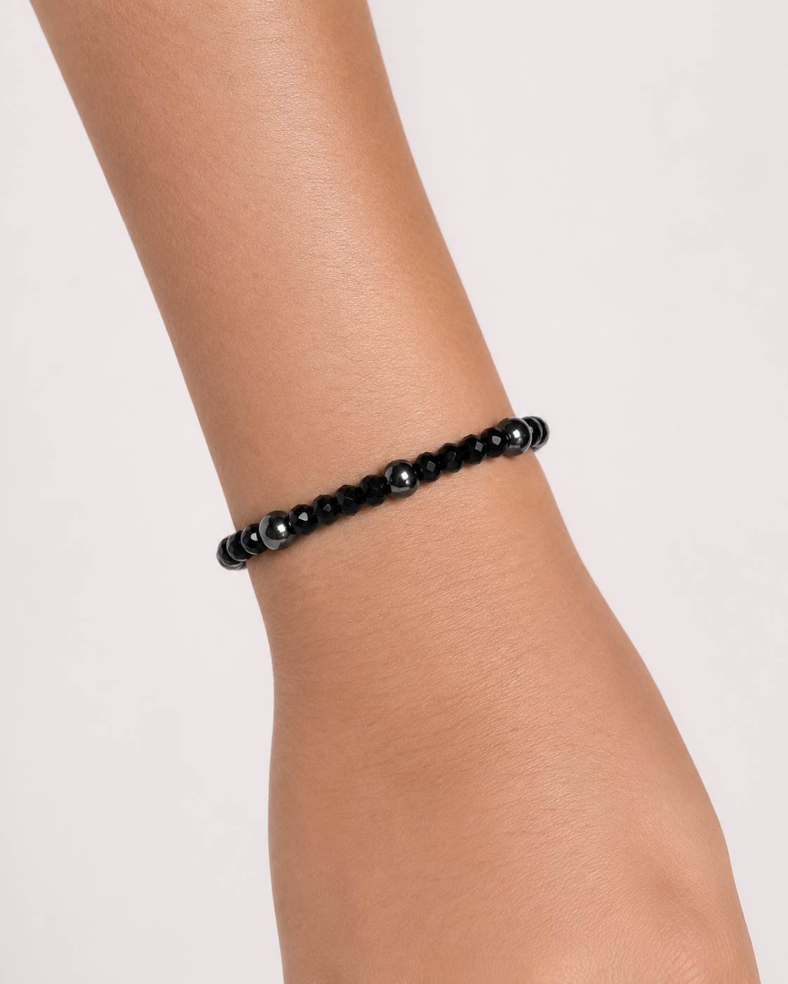 Pulseira Riley aro cristais e esferas de metais banhados em grafite 1