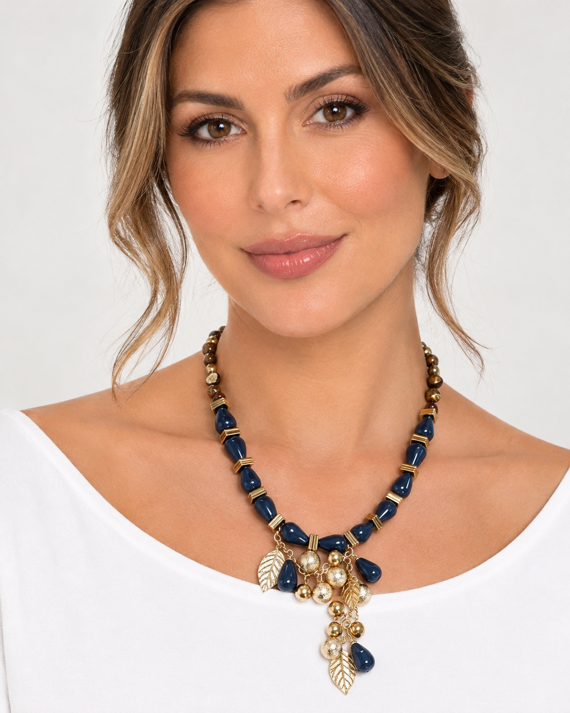 Colar acervo Paula gotinhas Jade Safira, Pérolas e metais banhados em ouro 1