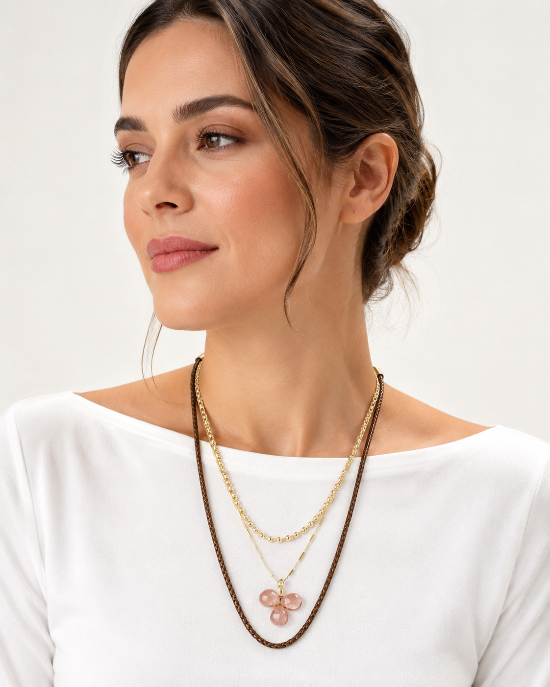 Colar Callie 3 camadas, pedra JadeGoiaba e metais banhados em ouro e ouro velho 1