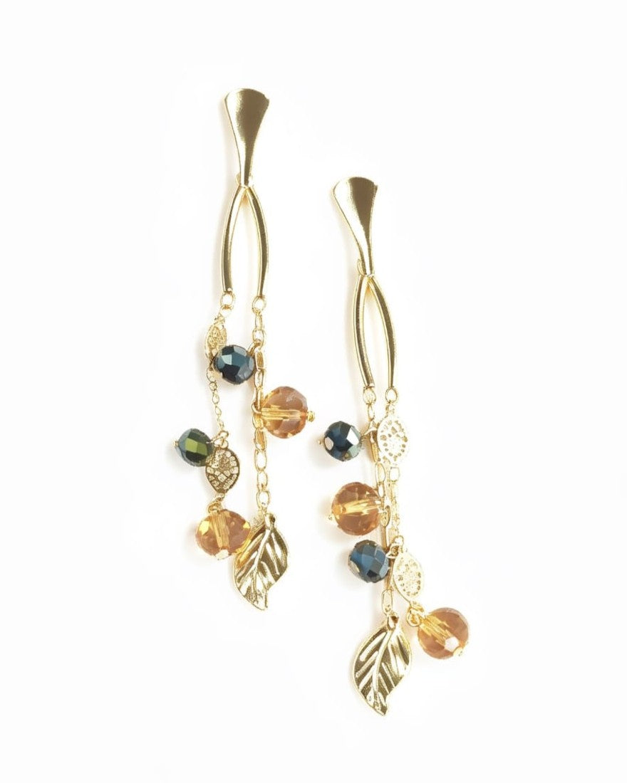 Brinco Summer longo cristais, pingente de folha e metais banhados em ouro 2
