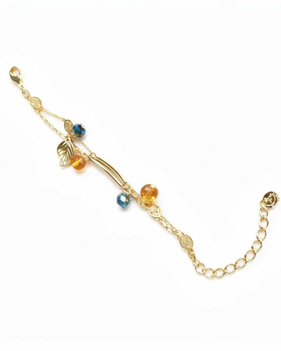Pulseira Summer cristais, pingente de folha  e metais banhados em ouro 2