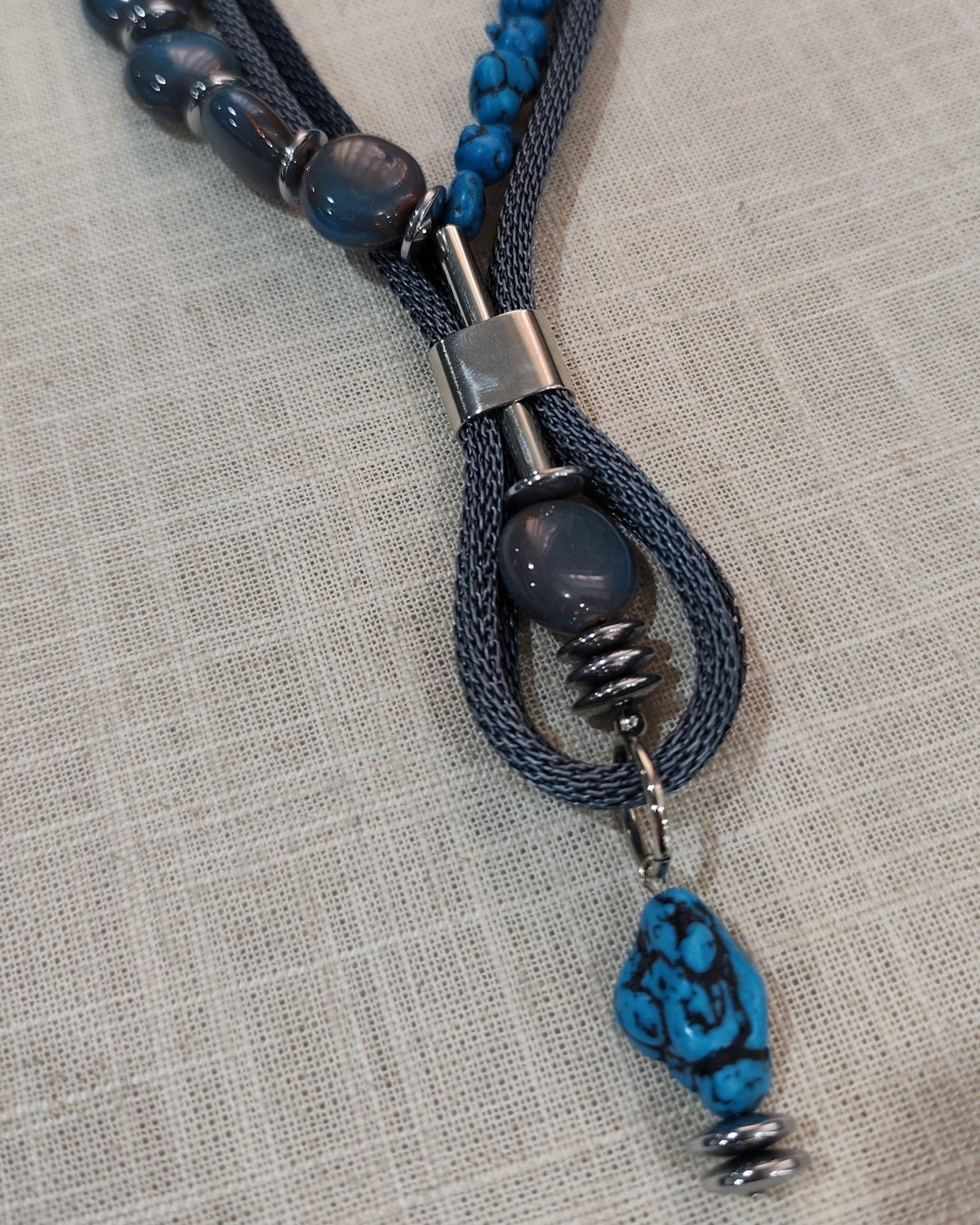 Colar Alva malha de alumínio anodizada, Cerâmicas, Coral azul e metais banhados em paládio 2