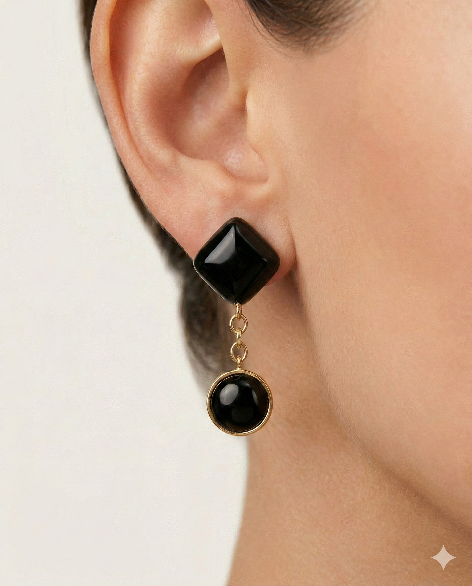 Brinco Maggie Base de pedra Ágata e metais banhados em ouro