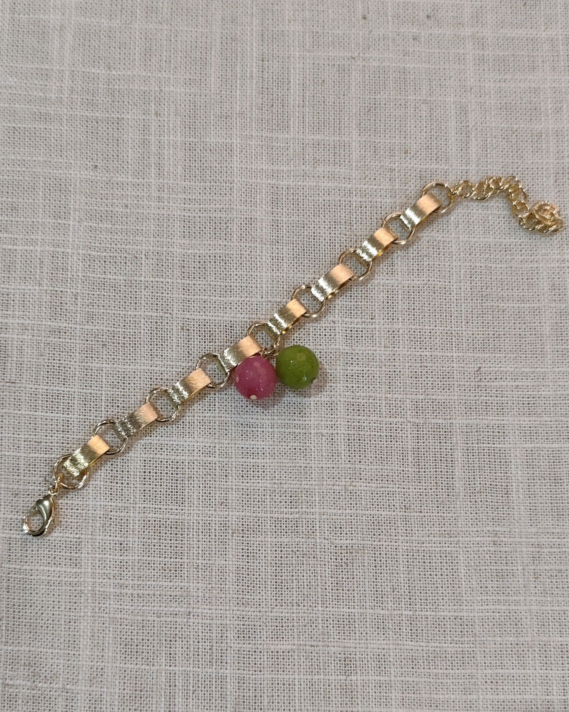 Pulseira Lyla esferas de Jade limão, Jade Pink e metais banhados em ouro 2