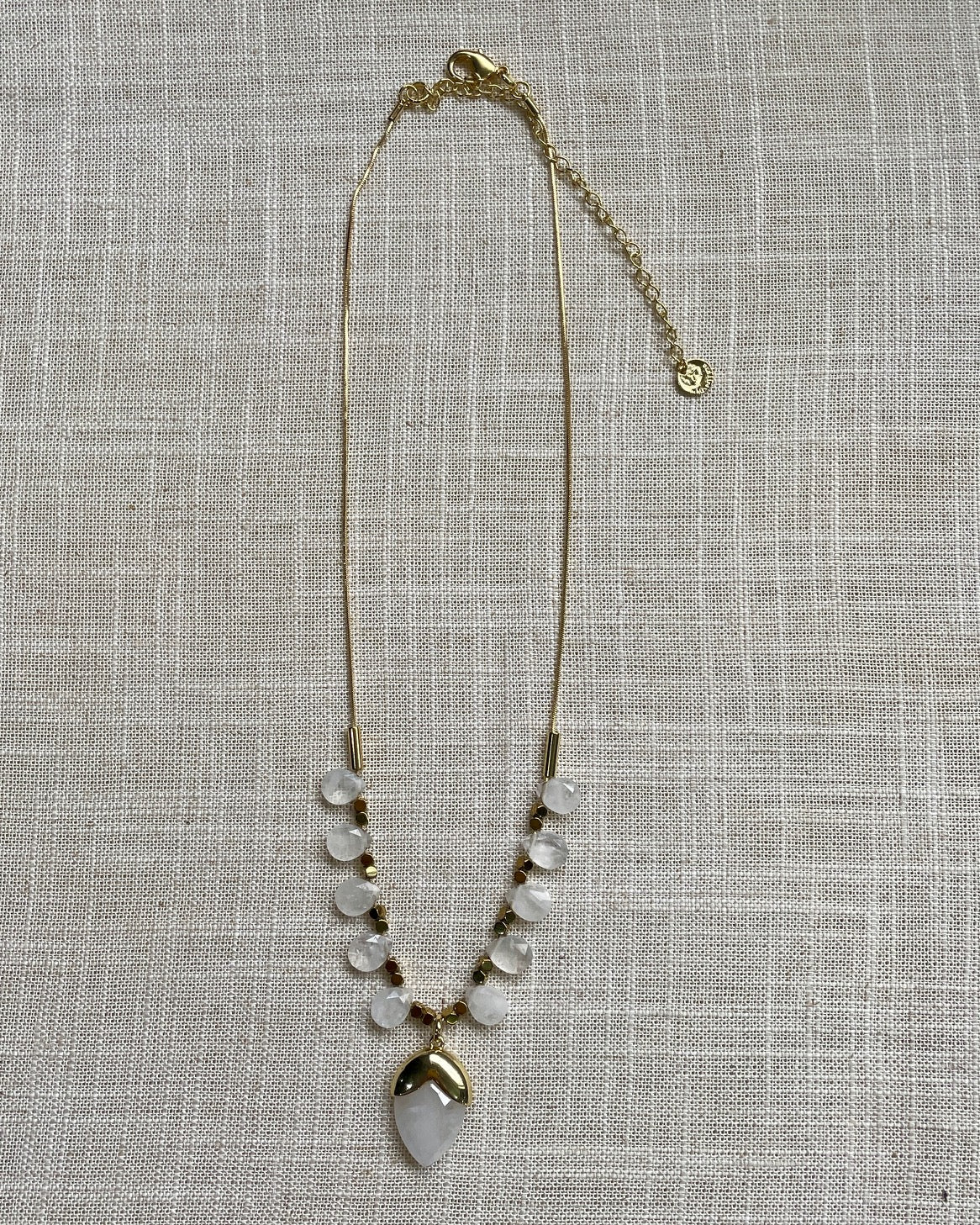 Colar Pam pedras Quartzo Branco e metais banhados em ouro 3