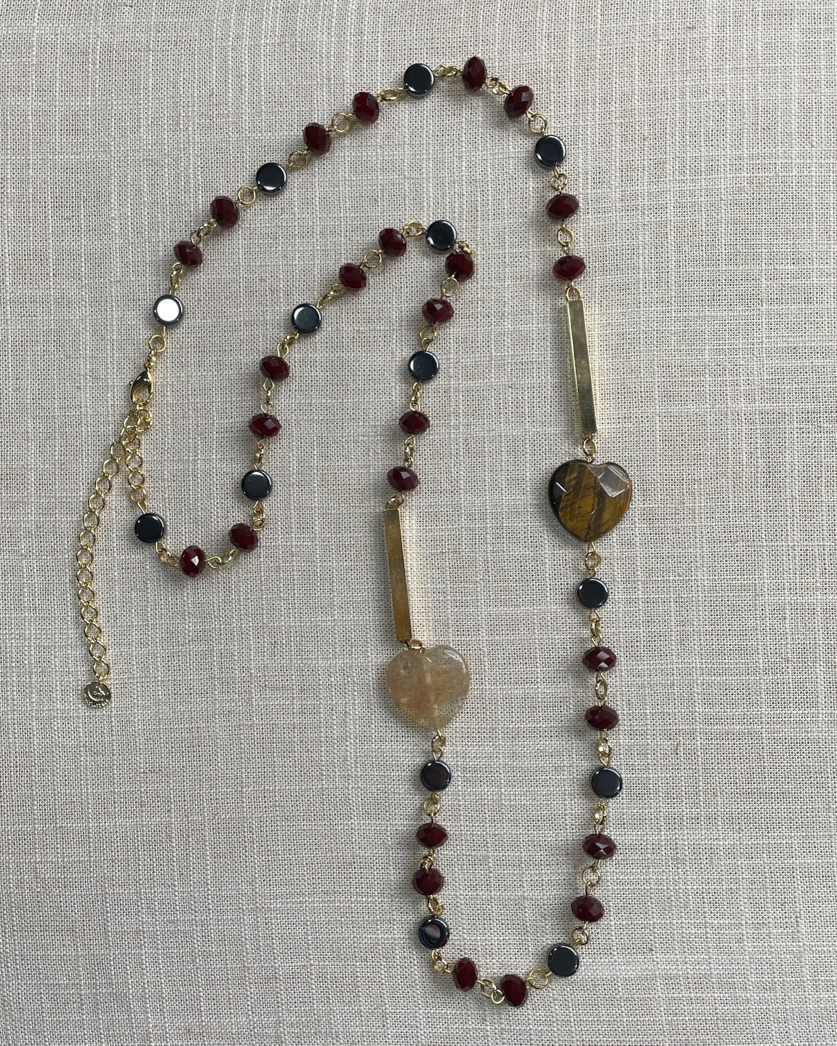 Colar Lauren longo coração de pedras Rutilo, Olho de Tigre, cristais, hemetatitas e metais banhados em ouro 3