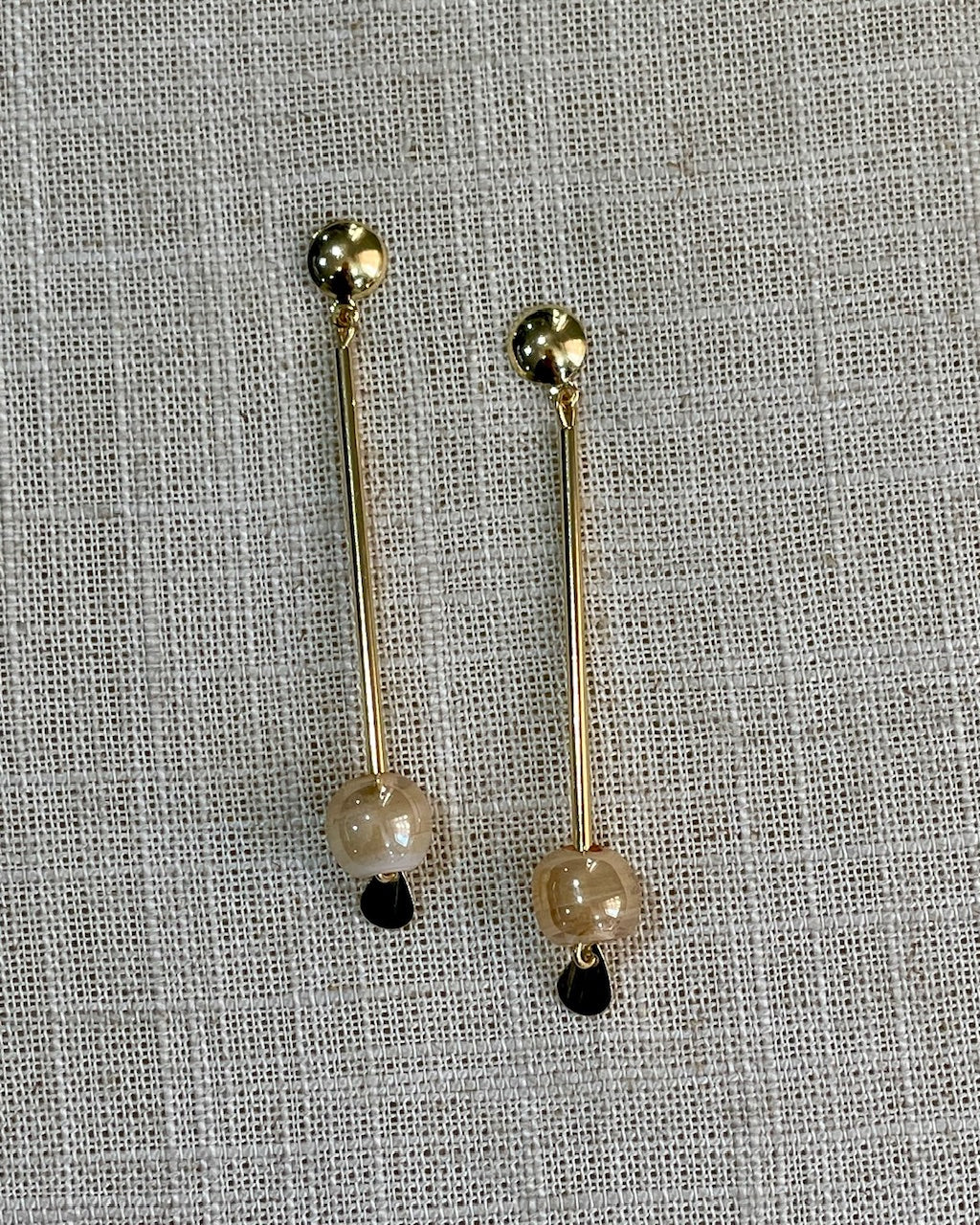 Brinco Moss Muranos cor Nude e metais banhados em ouro 2