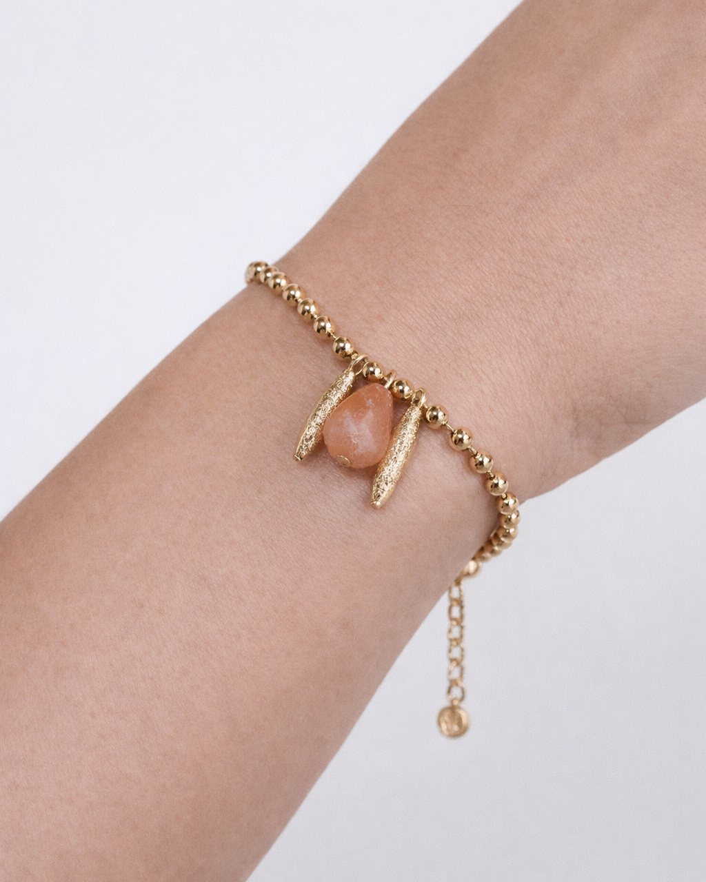 Pulseira Lacy gota de Jade Salmão e metais banhados em ouro