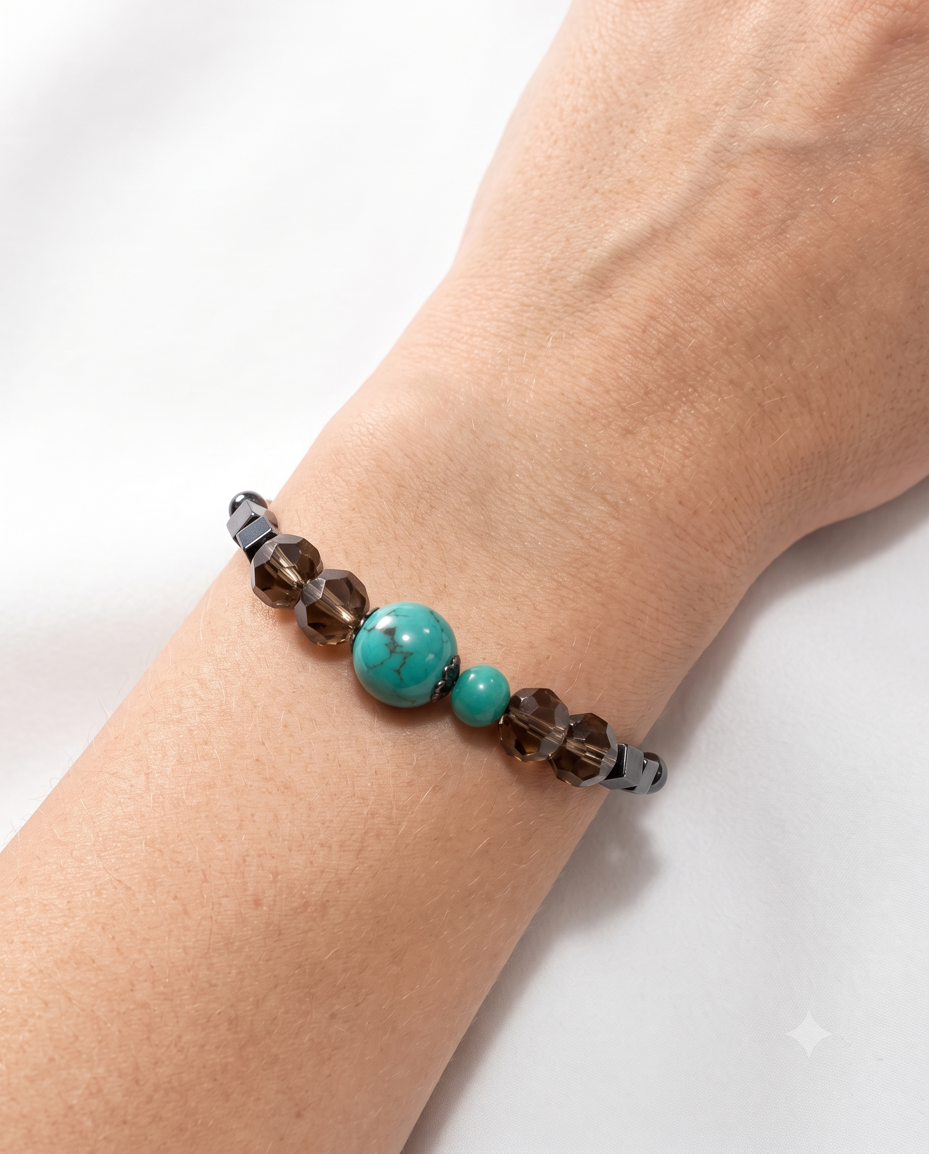 Pulseira Millie aro cristais, howlita verde e metais banhados em grafite 1