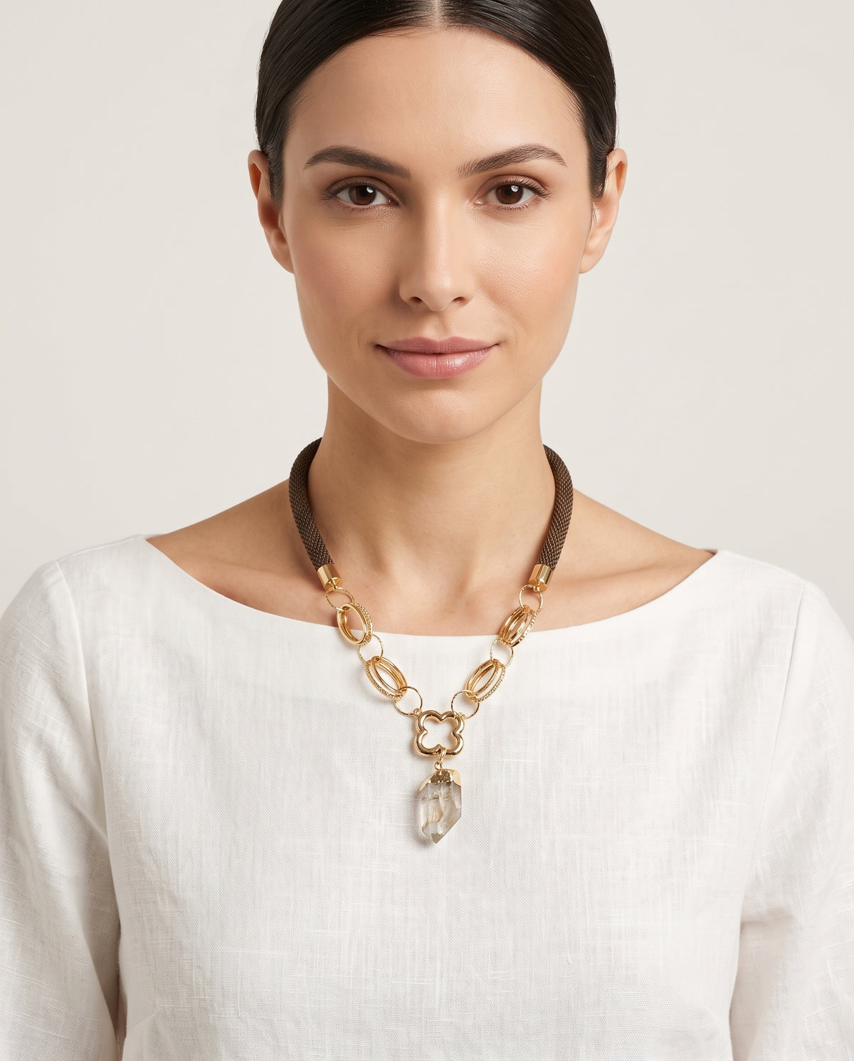 Colar acervo Paula malha de aluminio pedra Cristal e metais banhados em ouro 1
