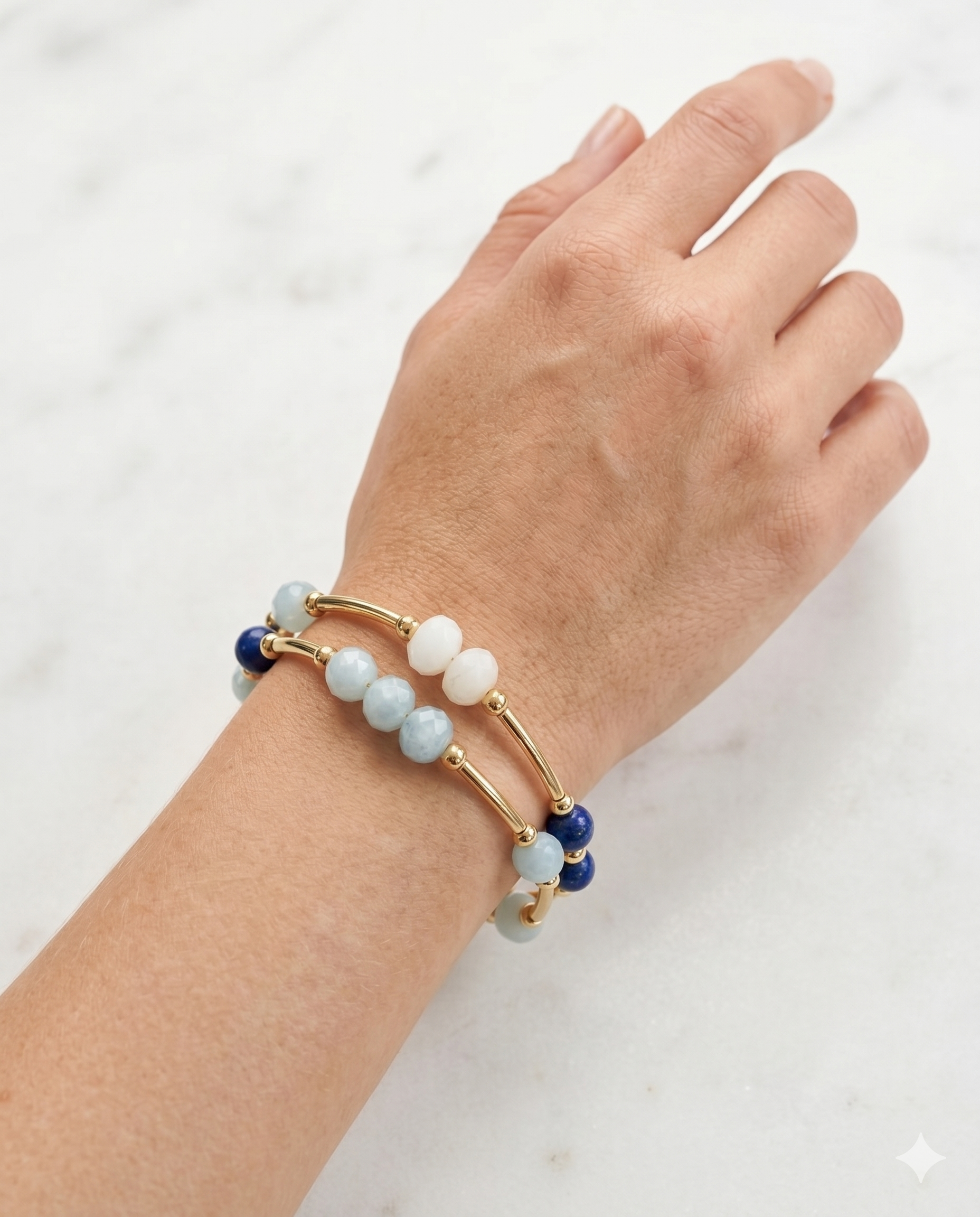 Pulseira Yasmina Ágata azul, cristais e metais banhados em ouro 1