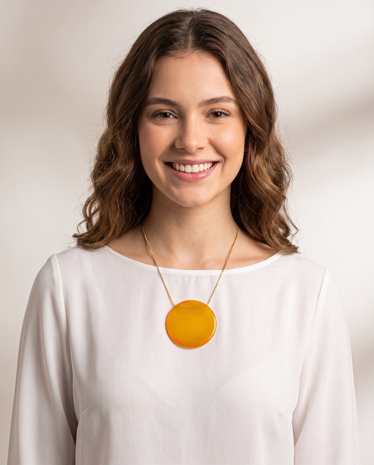 Colar Mariane disco pedra Ágata e metais banhados em ouro 1